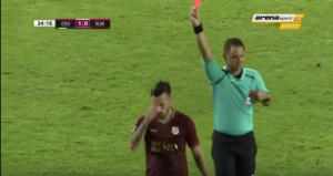 HRVATI SUMNJAJU: Vešović namerno dobio dva kartona za tri minuta da bi propustio derbi sa Dinamom? (VIDEO)