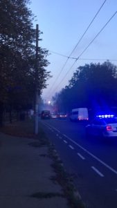 HAOS NA BANJICI: Veliki broj policije, evo atmosfere pred utakmicu Rada i Zemuna (VIDEO)