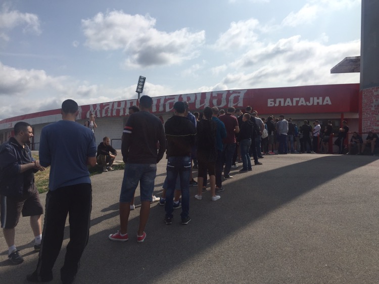 VELIKO INTERESOVANJA DELIJA: Redovi na Marakani sat vremena pre otvaranja blagajni (FOTO)