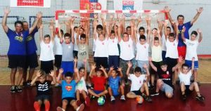 BRAVO KRAGUJEVČANI: Uspešno počeo rad besplatne škole rukometa (FOTO)