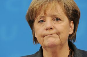 SPAVATE LI MIRNO, INFANTINO I ČEFERINU: Glas protiv novih pravila digla i – Angela Merkel!
