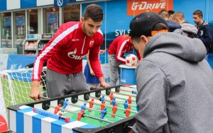 ‘SVI SMO JEDAN TIM’: Fudbaleri Zvezde se družili sa navijačima (FOTO)