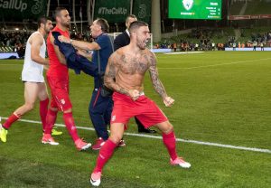 KRIZA U RIMU: Kolarov postrojavao saigrače, navijači Rome jasni…