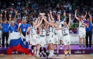 GORELA JE LJUBLJANA: Slovenci dočekali šampione, 20 hiljada ljudi slavilo titulu (VIDEO)