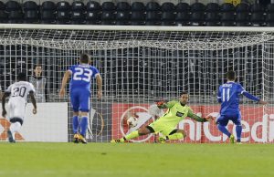 CRNO-BELI BAČENI U ‘KONOPCE’: Partizan navino primio dva gola, Dinamo na pragu pobede posle pola sata! (VIDEO)