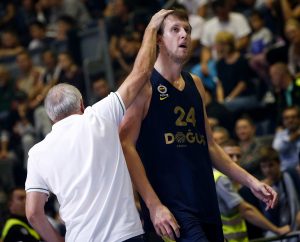 TOP 10 EVROLIGE: Letela su dva bivša košarkaša Partizana, Veseli je bio ‘brutalniji’ (VIDEO)