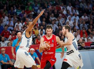 SRBIJA NA NOGAMA: Cela nacija se pita, šta je to sa sudijama u Istanbulu?! (FOTO)