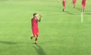 JOVETIĆ SE ISPALIO: Krenuo da ‘zakuva’ proslavu gola, ali su je Vešović i sudija pokvarili (VIDEO)