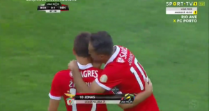 STRAŠAN ‘PAKER’: Prelepa asistencija Andrije Živkovića, a onda mu se strelac gola ‘na uvce’ zahvalio (VIDEO)