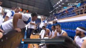 ŠOKANTAN PRIZOR U BARU: Trener Igokee pretio igraču – ‘Hoćeš platu? Ako te sad udarim!’ (VIDEO)