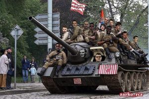 SPECIJALNI GOST: Zvezdin ‘tenk’ je pregazio Keln, on je došao da vidi to ubojito naouružanje (FOTO)