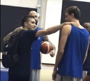 I TO JE USPEO: Bogdanović stigao da poseti i bivše saigrače (VIDEO)