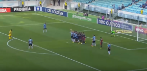 U STILU ROBERTA KARLOSA: Ovaj šut Edilsona ne bi odbranila ni tri golmana (VIDEO)