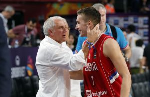 ‘ŽOC’ PORUČIO BOGDANU: Seti se ‘kouča’ kad zaigraš na ‘Ol staru’… (VIDEO)