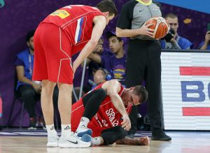 NAŠI U HALI: Svi gledaju ka Stefanu Joviću (FOTO)