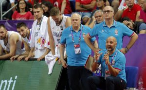 FOTO-UBOD: Pogađajte ko je prvi čestitao Saletu i ‘orlovima’, ali i ko ih je još bodrio iz prvih redova (FOTOGALERIJA)