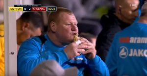 GDE SU, ŠTA RADE: Simpatični prevarant sa pitom dobio suspenziju, ali to je ništa za ono koliko je dobio (VIDEO)