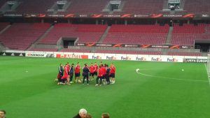 MODERAN STADION I IDEALNA TRAVA: Zavirite na trening Zvezde u Kelnu (FOTO) (VIDEO)