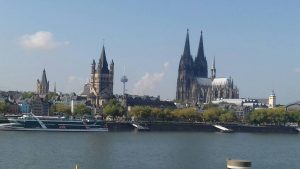 FLEŠ IZ KELNA: Policija u pripravnosti, ali bez incidenata (FOTO)