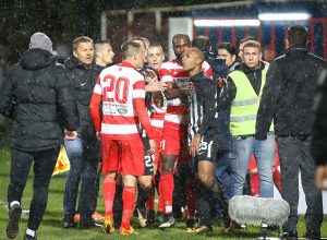 FOTOGALERIJA IZ ČAČKA: Prštalo je kraj Morave – osmesi iz lože sa balkona i tuča posle utakmice!