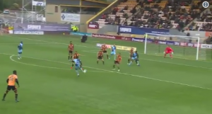 ČETVRTA LIGA ENGLESKE: Kakva nošalancija i dva evrogola 19-godišnjeg Nigerijca kog ćemo sukoro gledati recimo u Votfordu (VIDEO)