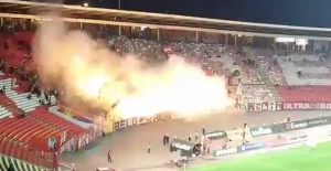 DELIJE NA PREPOZNATLJIVOM NIVOU: Pesma posvećena duelu sa Arsenalom, pa bakljada kao ‘šlag na torti’ (VIDEO)