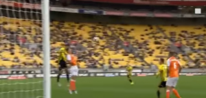 ‘TERORIŠE’ GOLMANE: Bivši napadač Crvene zvezde postigao dva lepa gola za Velington (VIDEO)