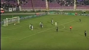 VREMEPLOV: Danas je ‘bombom’ iz slobodnjaka presudio Borcu, a sećate li se kako je Bambi na gotovo identičan način najavio pobedu Partizana u Temišvaru (VIDEO)