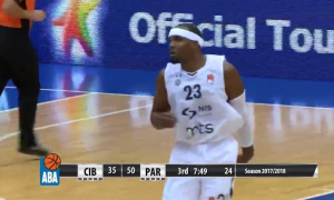 ‘ZVER’ POD OBRUČEM: Pogledajte brutalan debi i sve poene Samjuelsa za Partizan u Zagrebu (VIDEO)