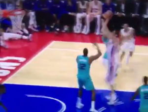 BOBI SE ‘IGRAO’ SA HAUARDOM: Navijači Denvera u panici – Nikola Jokić povređen?! (VIDEO)