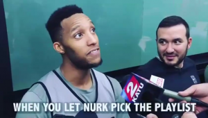 ‘ŠTA JE TO, DOĐAVOLA’: Muzički ukus Jusufa Nurkića ‘izmiče kontroli’ (VIDEO)