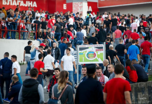 KAD ZAGRMI MARAKANA: Ovako su Delije dočekale fudbalere Arsenala (VIDEO)