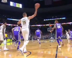 NAJNEOBIČNIJI MEČ U KARIJERI: Tri vrtoglave asistencije Jokića zbog kojih ga porede sa ‘čika Medžikom’ (VIDEO)