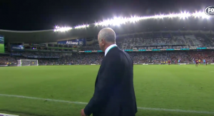 NE, NIJE SAN ILI ŠALA: Raspalio roštilj na stadionu tokom derbija i vikao – ‘Ćevapi is not a krime’! (FOTO) (VIDEO)