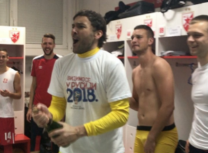 A SAD ONO PRAVO: Ludilo u svlačionici ‘orlova’, Stojke je vodio glavnu reč! A tek muzika u pozadini… (VIDEO)