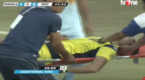 NOVA SMRT NA FUDBALSKOM TERENU: Golman preminuo nakon sudara sa saigračem (VIDEO) (FOTO)