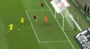 I U BUNDESLIGI IMA OVOGA: Fudbaler Dortmunda se propisno obrukao promašivši ‘nepromašivo’! (VIDEO)