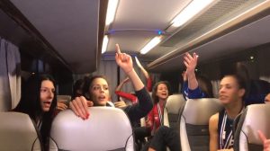 HIT VIDEO: Odbojkašice u autobusu slave evropsko zlato, uz ‘njihovu’ pesmu (VIDEO)