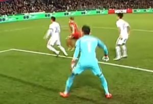 ZA NEPOVEROVATI: Koreanac sa dva autogola za minut ipo srušio svoj tim (VIDEO)