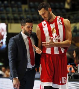 POTEZ KOLA ABA LIGE: Dribling Jankovića koji je i protivnika i saigrače na klupi oborio sa nogu (VIDEO)