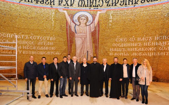 ZVEZDA U POSETI HRAMU SVETOG SAVE: Privilegija i čast za crveno-bele