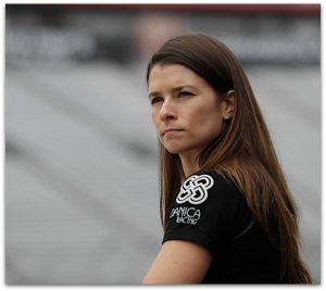 ‘PENZIJA’: Danica Patrik završava karijeru