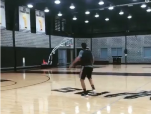 DIAO JE POGODIO TROJKU SKORO SA CENTRA: Bivši centar Partizana je ‘skinuo’ njegovu proslavu (VIDEO)