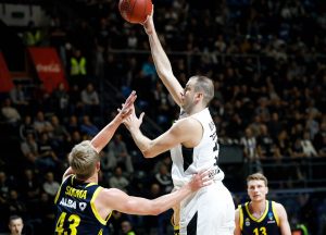 ZANIMLJIVO ZAPAŽANJE: Grobari vide razliku između srpske i nemačke košarke, a Delije imaju poruku za Zagorca… (FOTO)