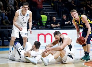 PROBLEM KAD MU VREME NIJE: Jedan od najvažnijih košarkaša Partizana doživeo povredu na treningu! (FOTO)