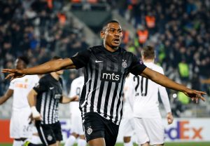 TAVAMBA TAVAMBA: Pogledajte kako je jedan od najmlađih navijača Partizana, ‘istopio’ srce kamerunskog napadača (VIDEO)