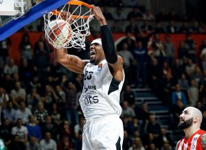 VRHUNAC BEZOBRAZLUKA: Prvo opleo po Muti Nikoliću, a sada po celom KK Partizan! (FOTO)