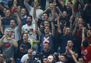 VUJADIN SAVIĆ OTKRIO: Evo šta su mu navijači Partizana rekli posle prečke u Londonu…