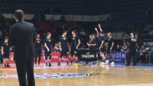 NEMA LJUBAVI ZA OBOJICU: Grobari velikim aplauzom dočekali jednog igrača Albe, drugi je proživeo ‘torturu’ (VIDEO)