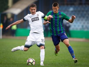 EMOTIVNO: Navijačica Partizana posvetila lepu pesmu Saletu kapitenu za rođendan (FOTO)